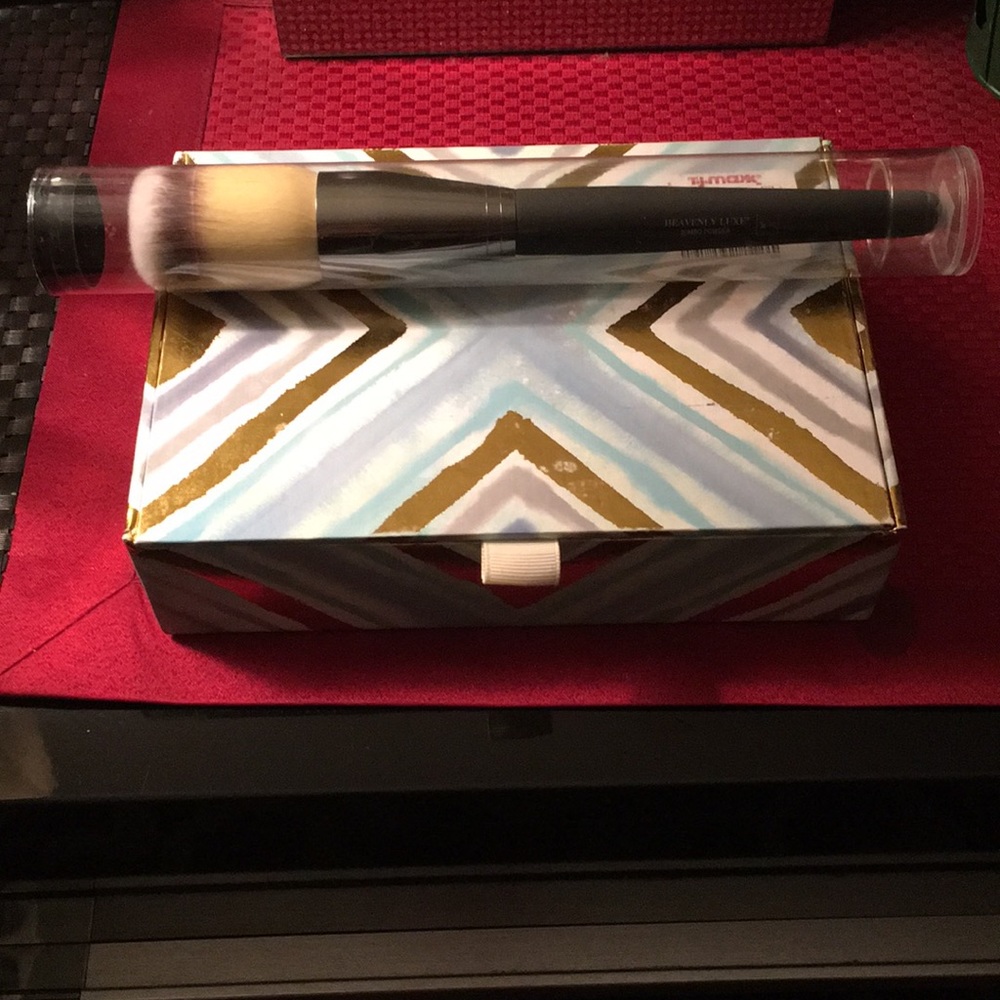 It cosmetics brush #3